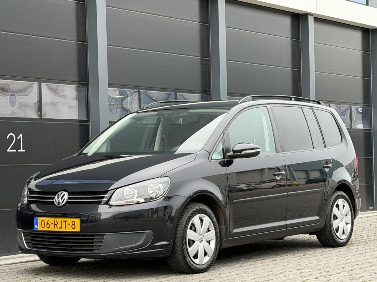 Volkswagen Touran 1.6 TDI Navi Clima 7-PERS (bj 2011), Auto's, 1490 kg, Zwart, Bedrijf, 154 €/maand