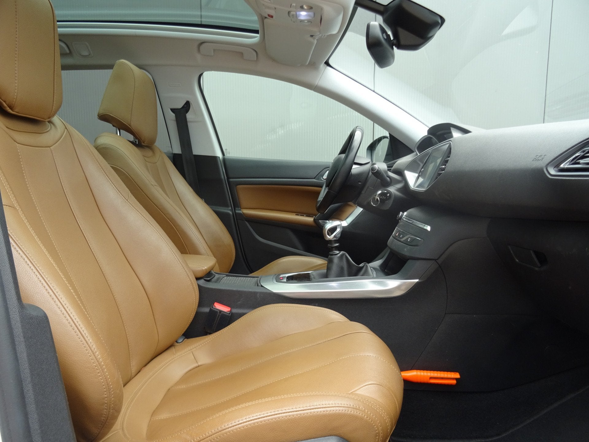 Peugeot 308 SW 1.6 BlueHDI Blue Lease Premium * LEER * PANOR, Auto's, Voorwielaandrijving, Gebruikt, 4 cilinders, Wit