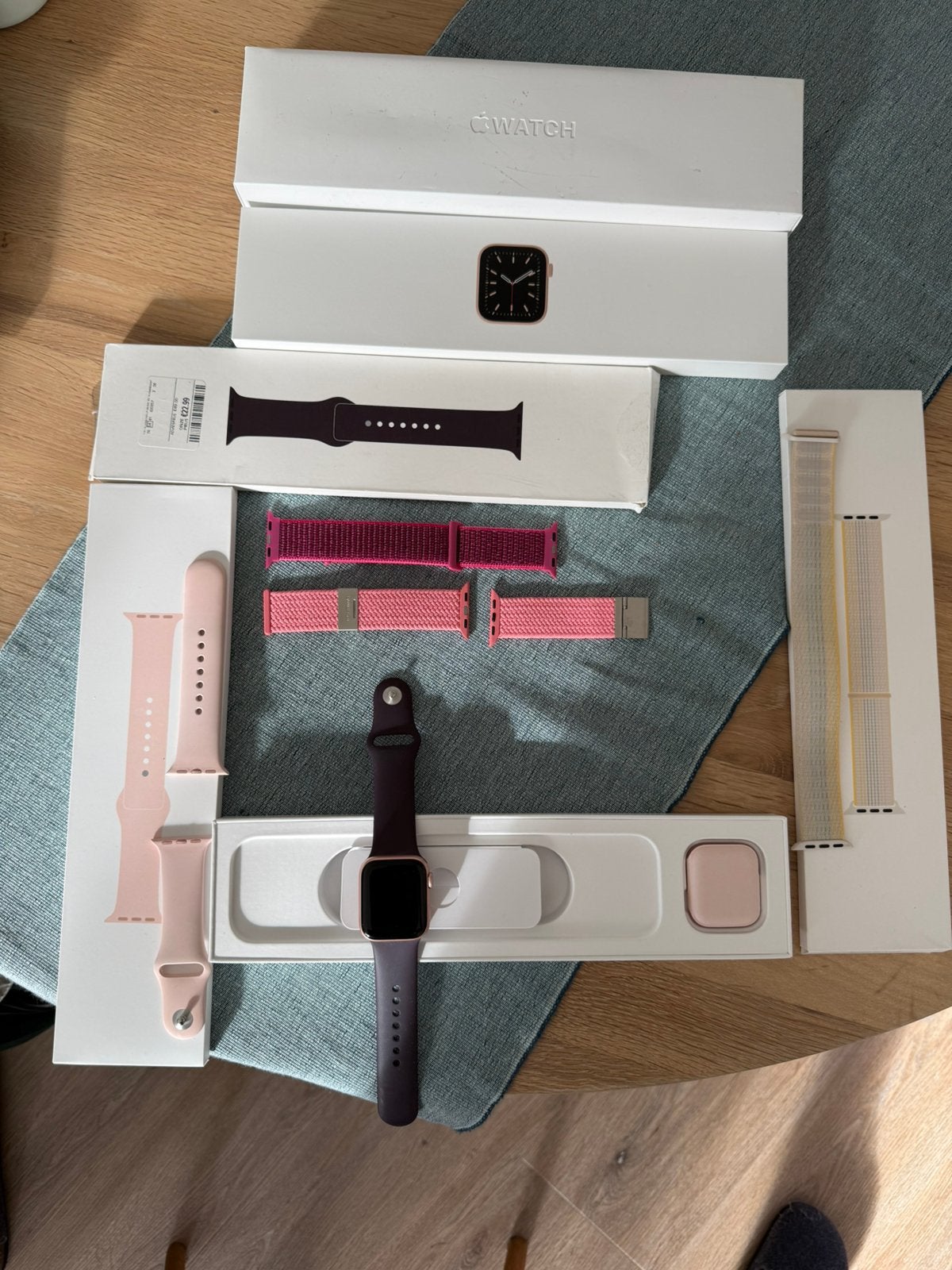 Apple Watch 6 40mm with extra bands and charger