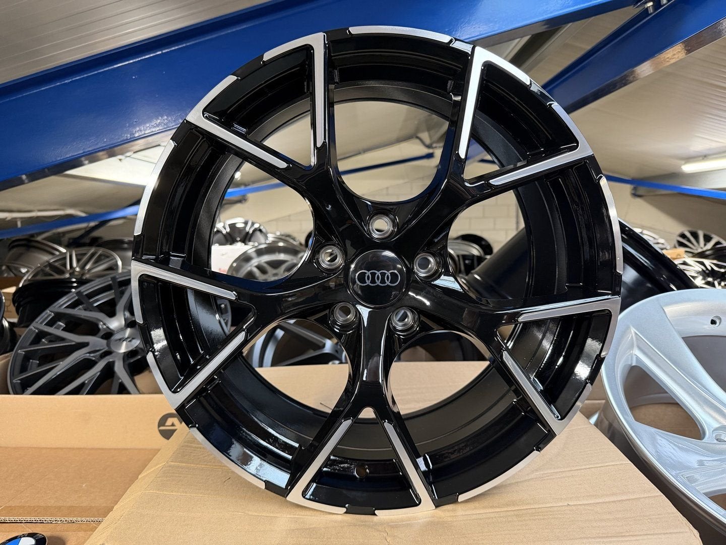 NIEUW 18inch Audi VW Seat NEW RS Style Velgen 5x112, 18 inch, -, -, Banden en Velgen