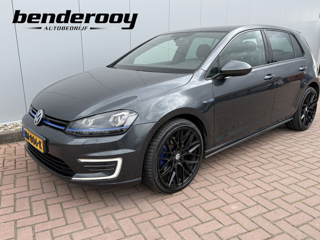 Volkswagen Golf GTE | Origineel Nederlands | NAP | 100% SOH, Auto's, Stof, Gebruikt, Euro 6, Zwart