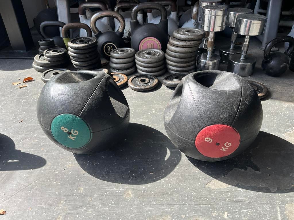 1 x 8 en 1 x 9 kg medicine grip ballen gewicht  bal, Gebruikt, Gripp ballen, Ophalen of Verzenden, Fitnessbal