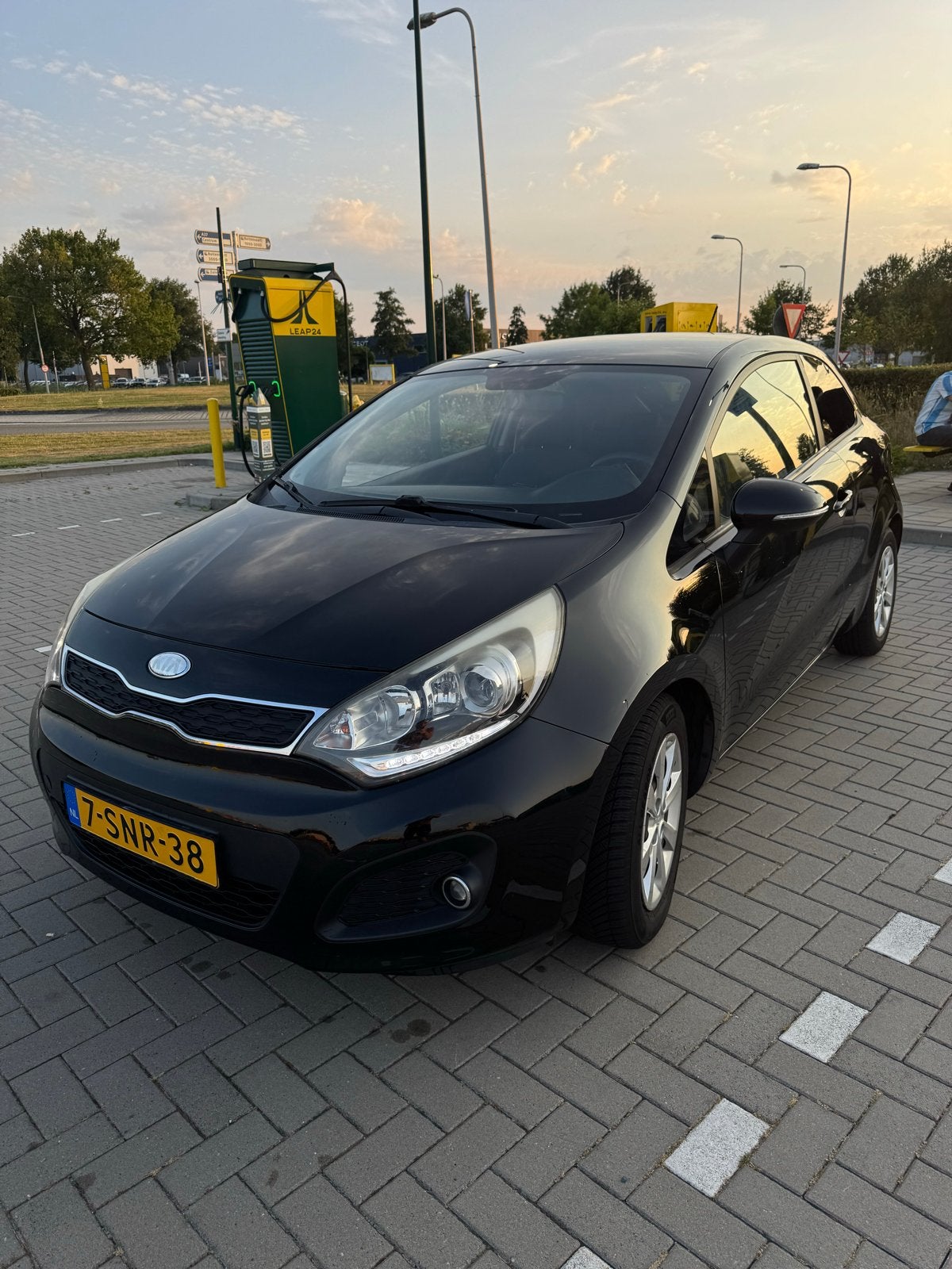 Kia Rio 1.2 I 3DRS 2013 Zwart, Auto's, 40 €/maand, Zwart, 4 cilinders, Zwart