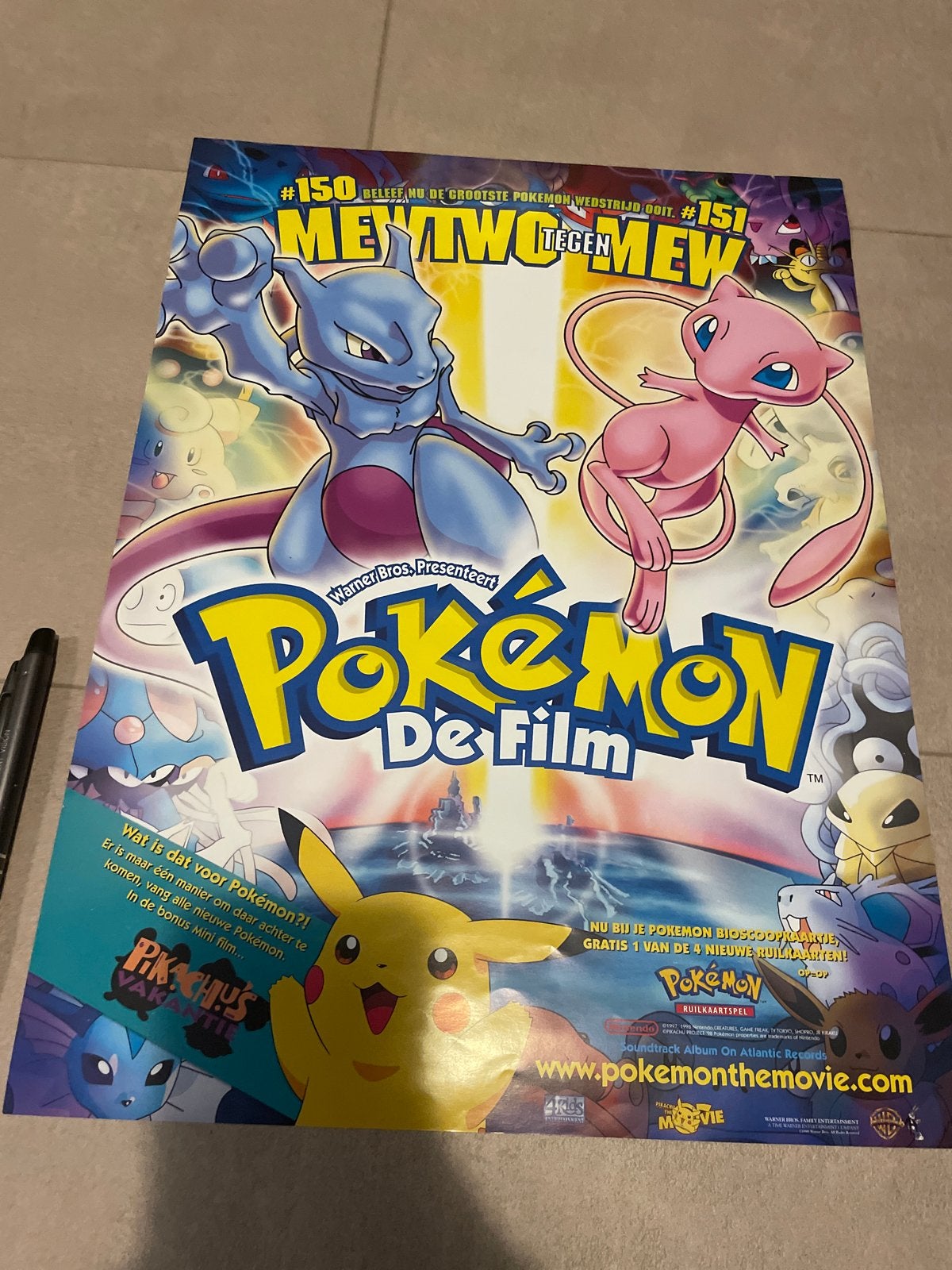 Pokémon De Film Poster - Mewtwo tegen Mew, Verzamelen, Posters, Ophalen of Verzenden, A1 t/m A3, Film en Tv, Rechthoekig Staand