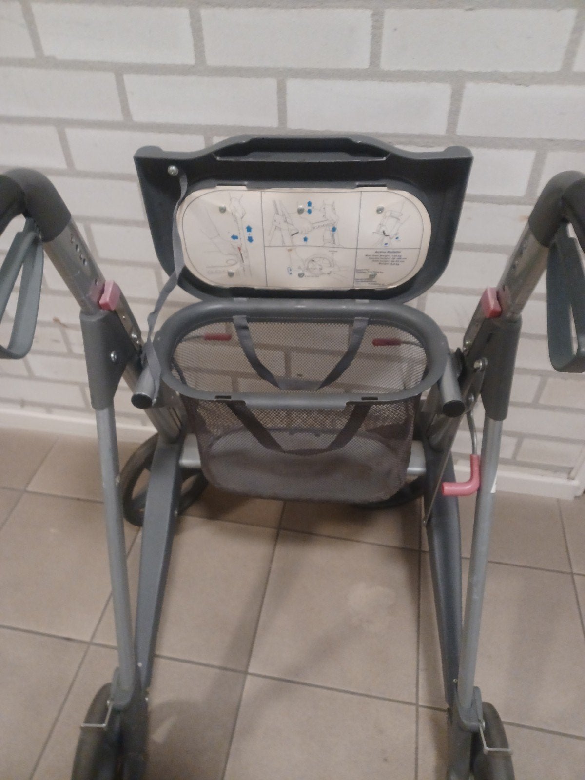 Rollator zeer mooi en goed met grote wielen loopt gemakkelij, Diversen, Ophalen of Verzenden