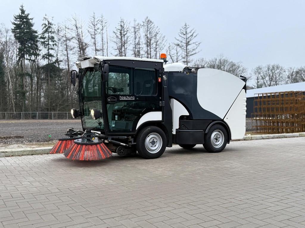 Boschung S2 Straatveger Diesel 3900UUR hoogkieper Airco veeg