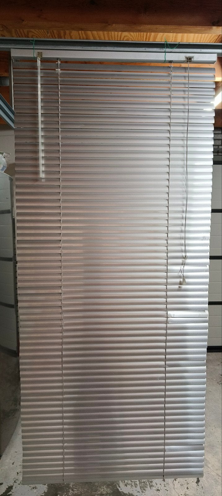 Jalouzie zilverkleurig aluminium 67cm breed, Ophalen