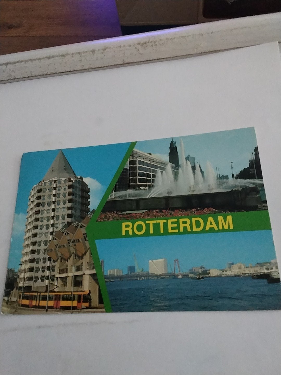 Oude ansichtkaart Rotterdam - Kubuswoningen en fontein, Ophalen of Verzenden, 1980 tot heden, Gelopen, Zuid-Holland