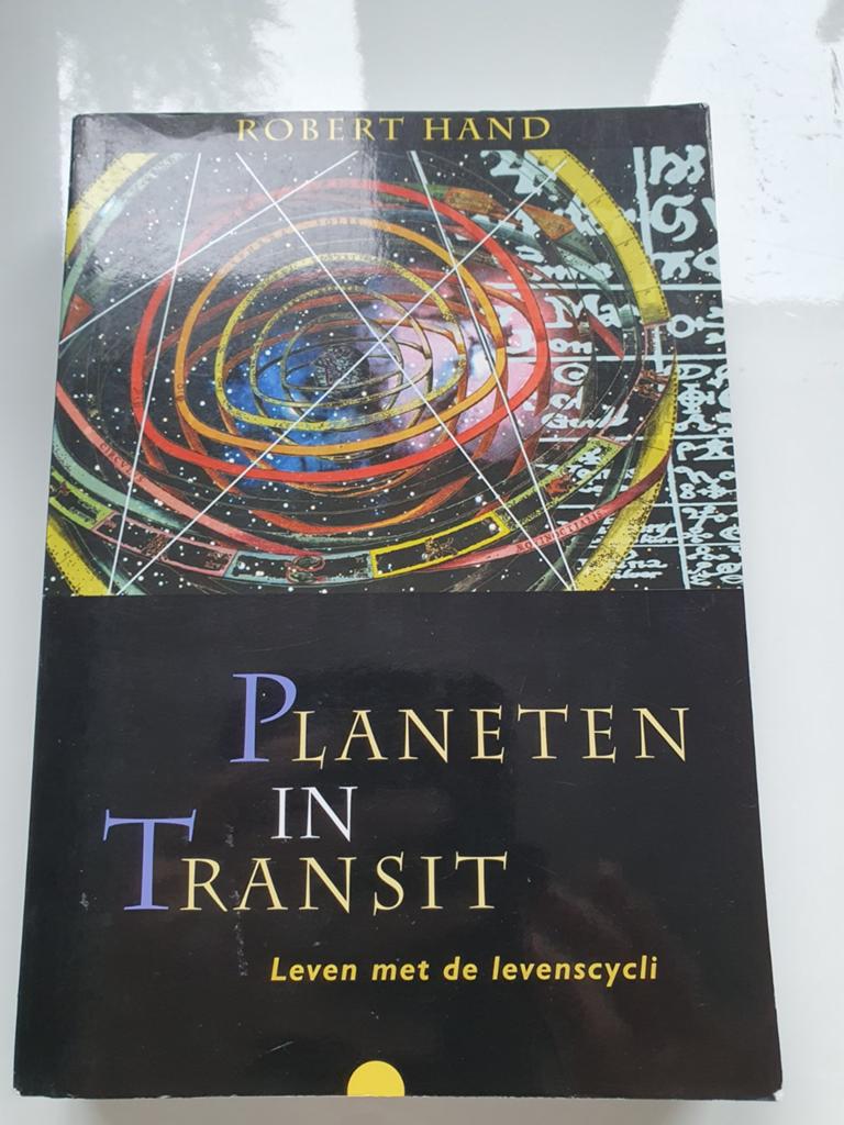 Planeten in transit, Boeken, Overige typen, Ophalen of Verzenden, Zo goed als nieuw, Astrologie