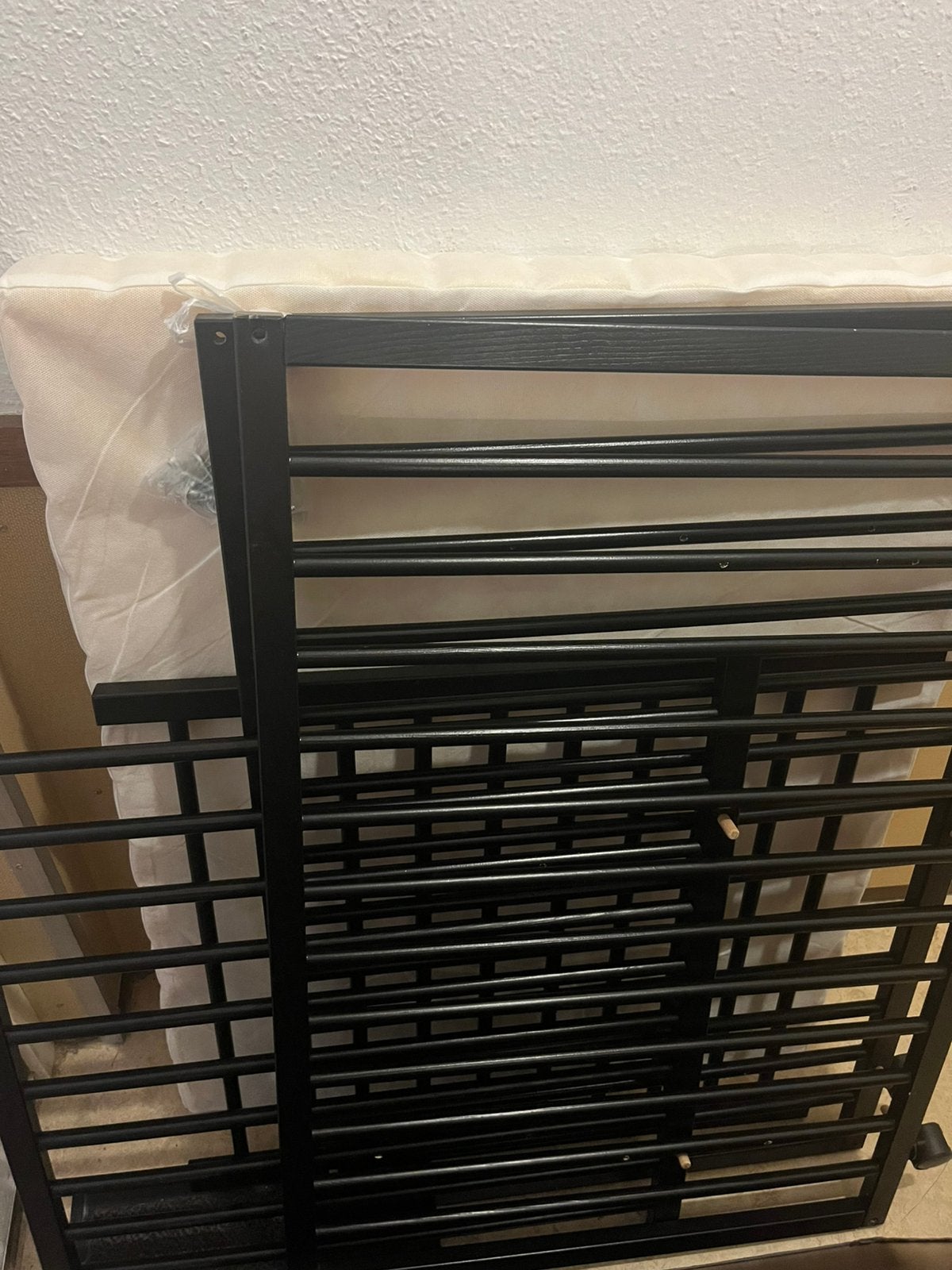 Baby box zwart met wieltjes, Kinderen en Baby's, Boxen, Ophalen, Zo goed als nieuw, Wieltjes