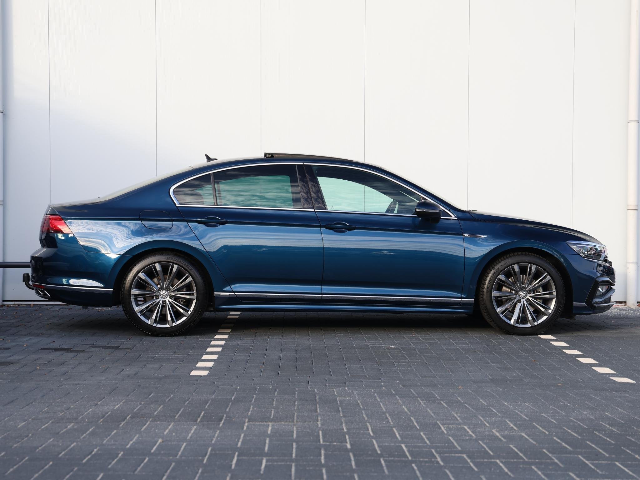 Volkswagen Passat 1.5 TSI Elegance Business R 150 pk DSG | R, Auto's, 4 cilinders, Blauw, Origineel Nederlands, Bedrijf