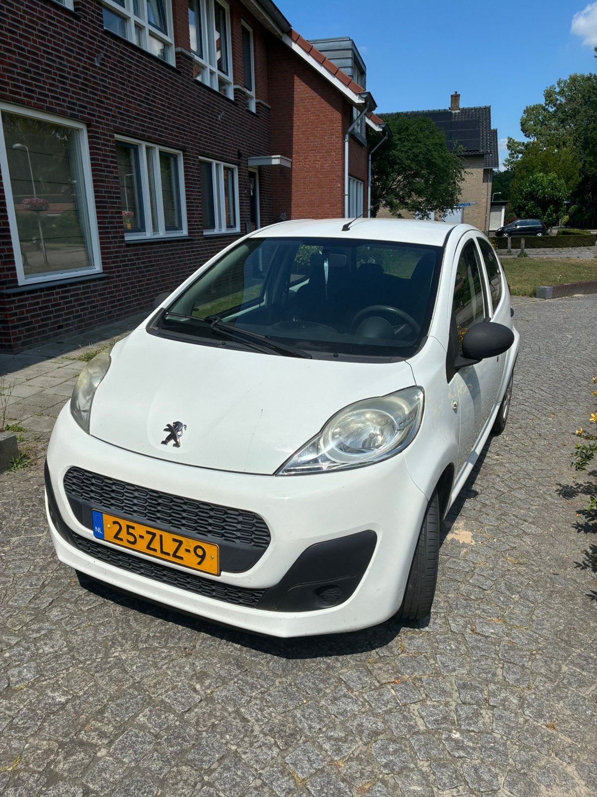 Peugeot 107 1.0 12V 5DR 2013 Wit, Auto's, Peugeot, Voorwielaandrijving, Stof, 4 stoelen, Origineel Nederlands