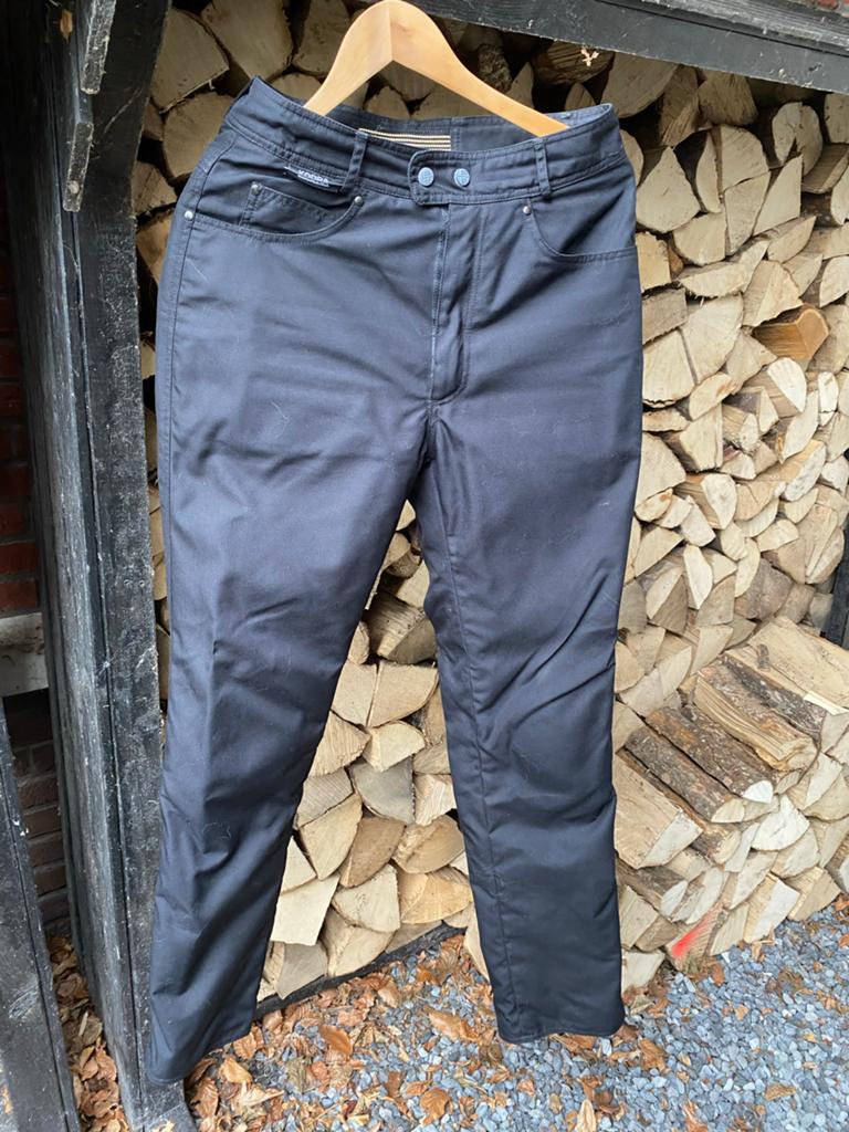 Zwarte Revenger dames motorbroek, maat 40 (valt klein), Motoren, Kleding | Motorkleding, Ophalen of Verzenden, Tweedehands, Heren