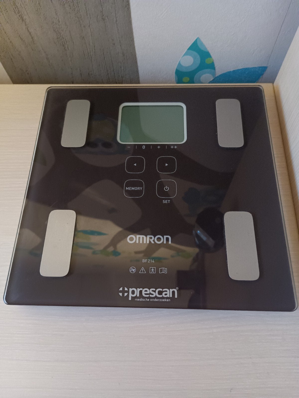 Omron BF214 Personenweegschaal - Zwart/Wit, Ophalen