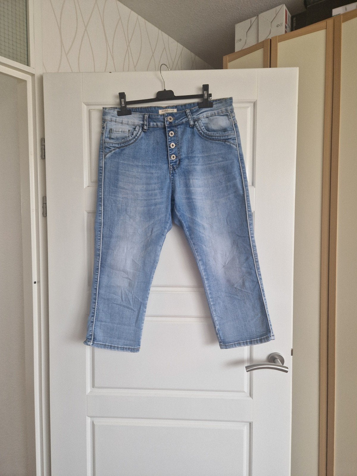 Te koop nieuwe blauwe driekwart dames spijkerbroek, merk Kar, Kleding | Dames, Blauw, Nieuw, Ophalen of Verzenden, Karostac