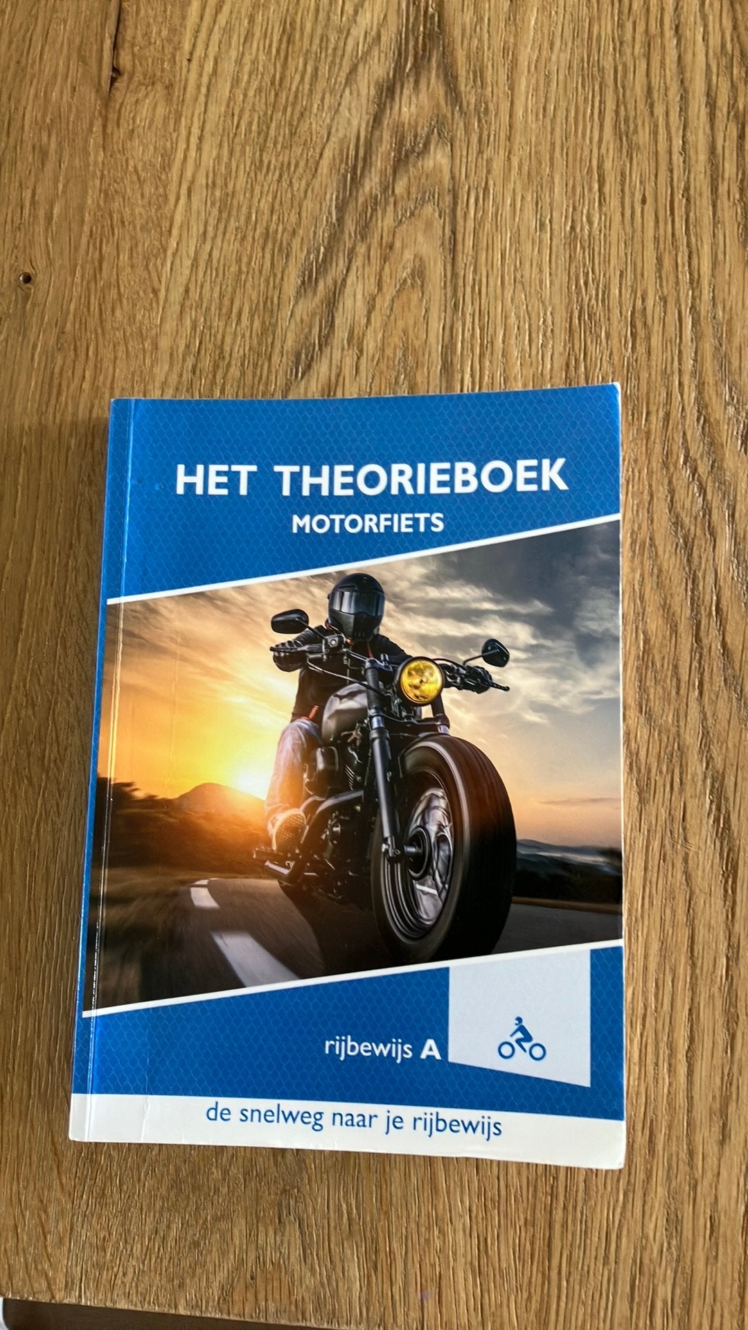 Het theorieboek Motorfiets, Ophalen of Verzenden, Gelezen
