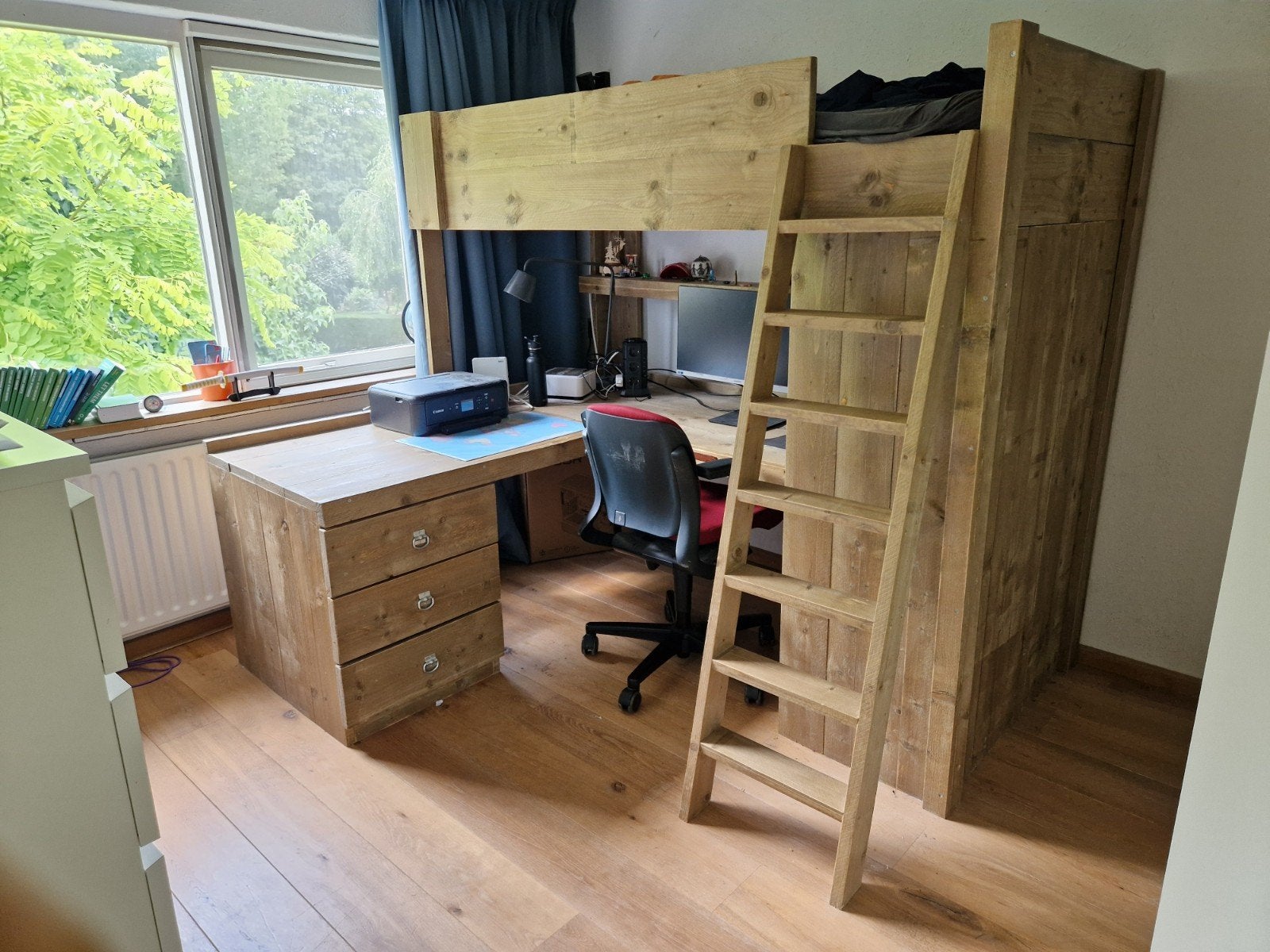 Hoogslaper met bureau van zwaar steigerhout, Ophalen, Zo goed als nieuw, Eenpersoons, Hoogslaper
