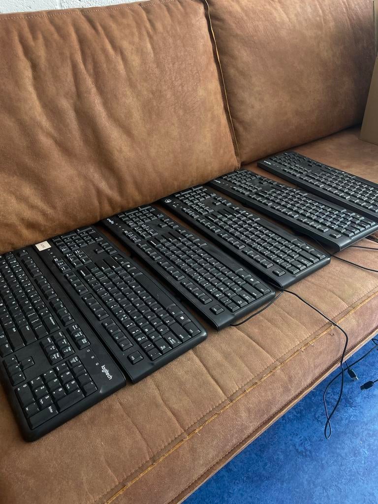 6x Logitech Toetsenborden - Ideaal voor Kantoor/Thuiswerk, Computers en Software, Ophalen of Verzenden, Qwerty, Gebruikt, Bedraad