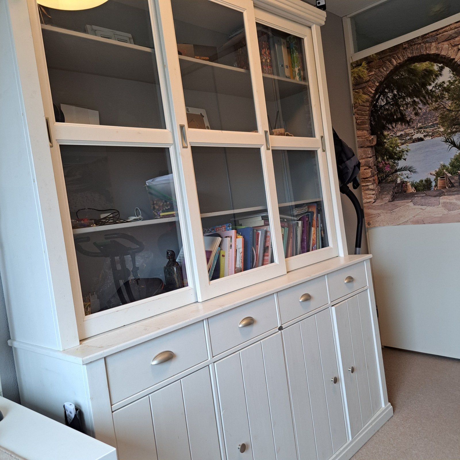 Witte buffetkast met glazen schuifdeuren, Huis en Inrichting, Ophalen, Gebruikt, 200 cm of meer, 150 tot 200 cm