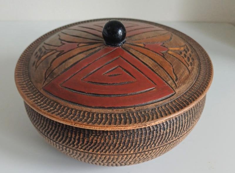 Amsterdamse school dekselpot, Ophalen of Verzenden, Gebruikt, Meerkleurig, Hout
