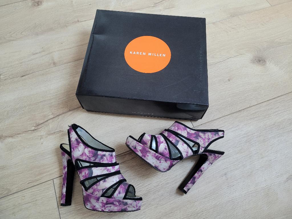 KAREN MILLEN sandalen met hak bloemenprint maat 39 ~ NH0413, Zo goed als nieuw, Overige kleuren, Karen Millen, Sandalen of Muiltjes