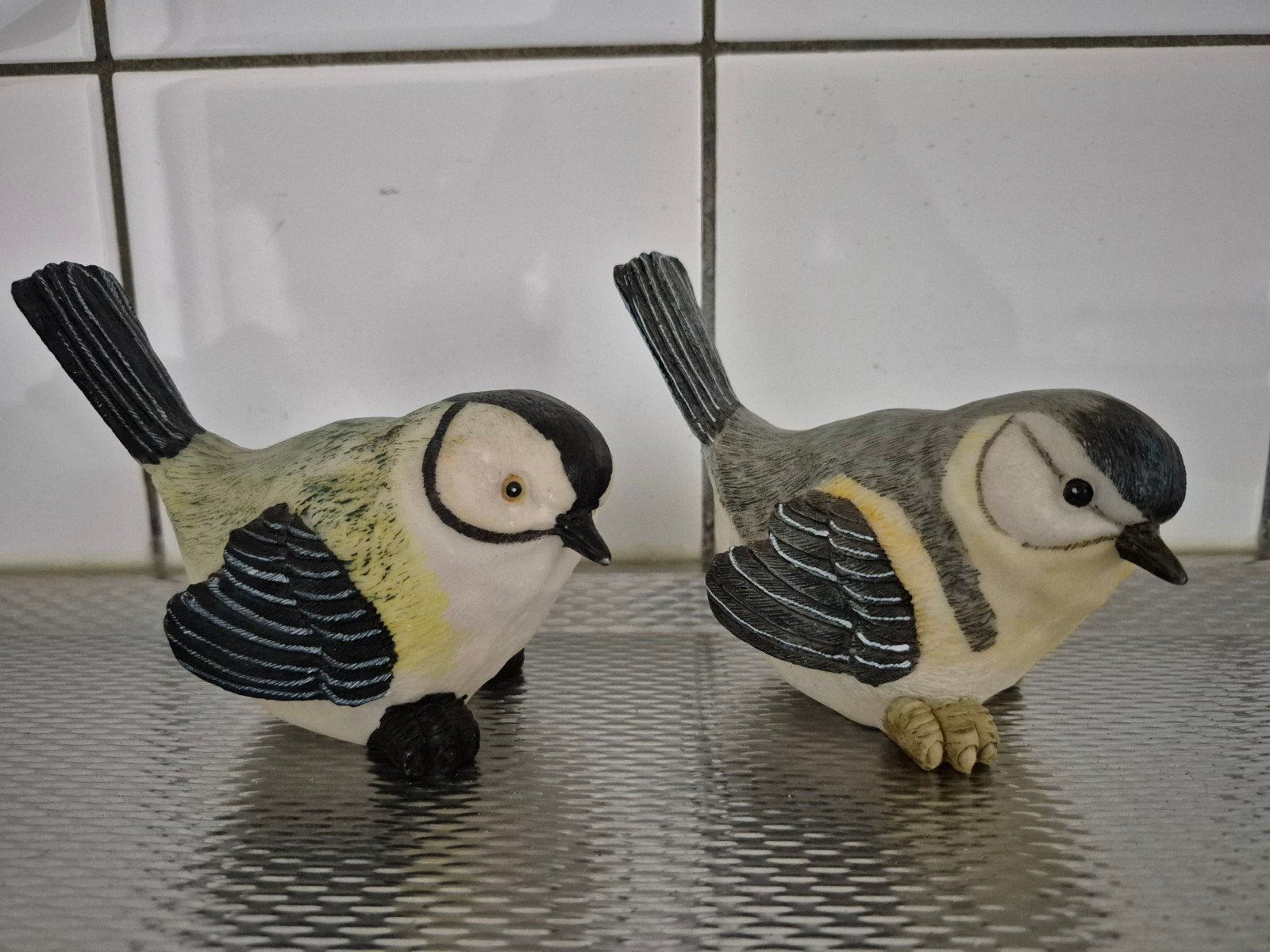 Decoratieve vogeltjes: Pimpelmees en Koolmees beeldjes, Meerkleurig, Overige materialen, Ophalen of Verzenden, Landelijk