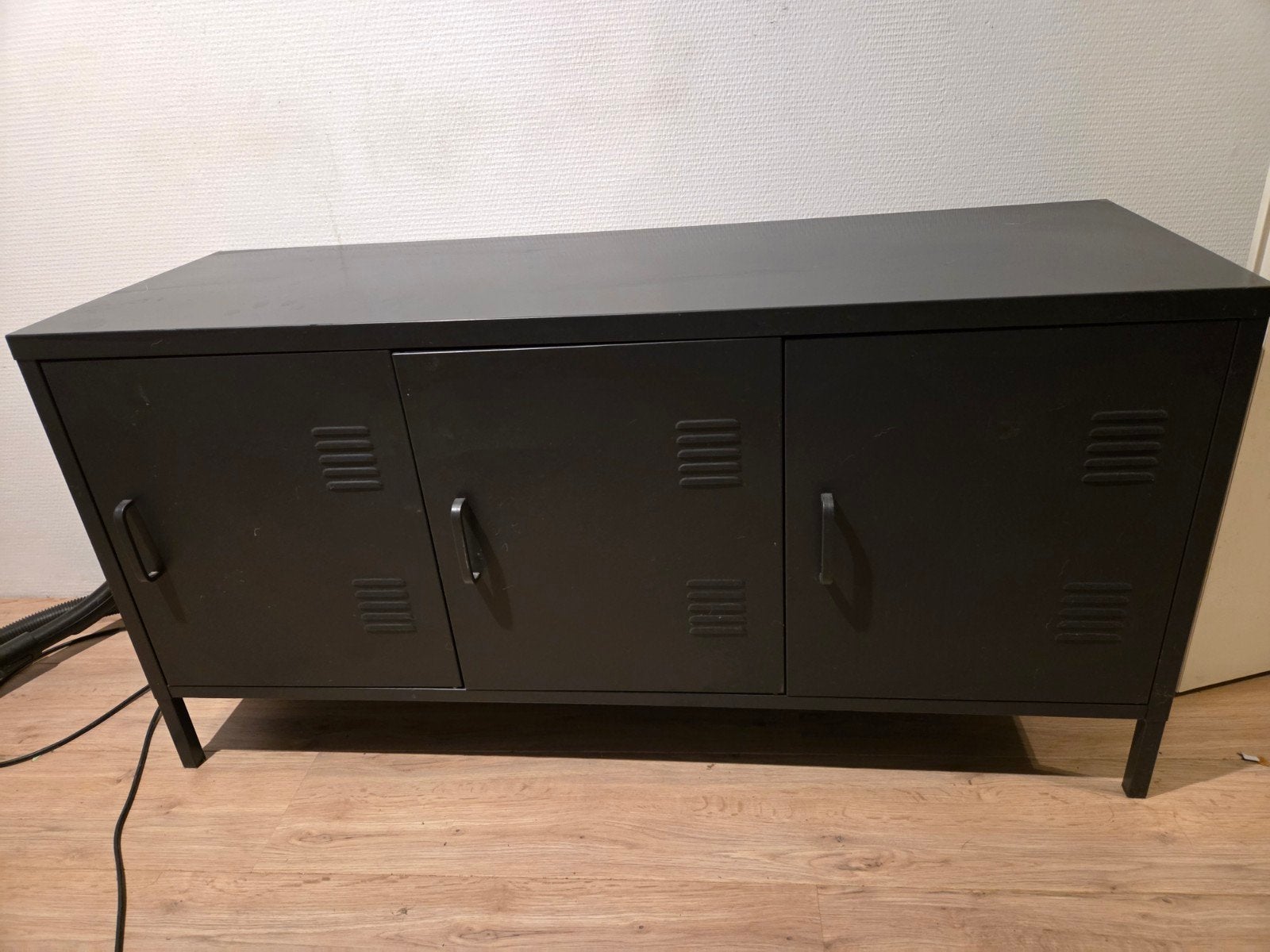 Zwart metalen dressoir met 3 deuren, Huis en Inrichting, Ophalen, Gebruikt, 100 tot 150 cm, Minder dan 100 cm