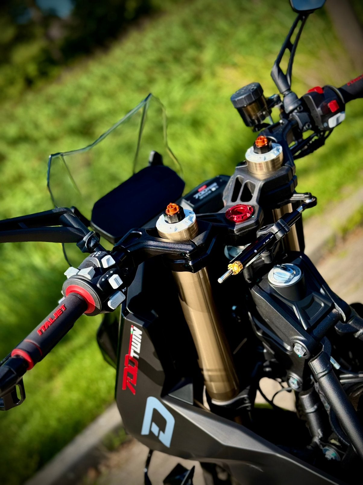 Foto 8 van Italjet Dragstar 700 Twin “Limited” slechts 90 km Full SPEC!