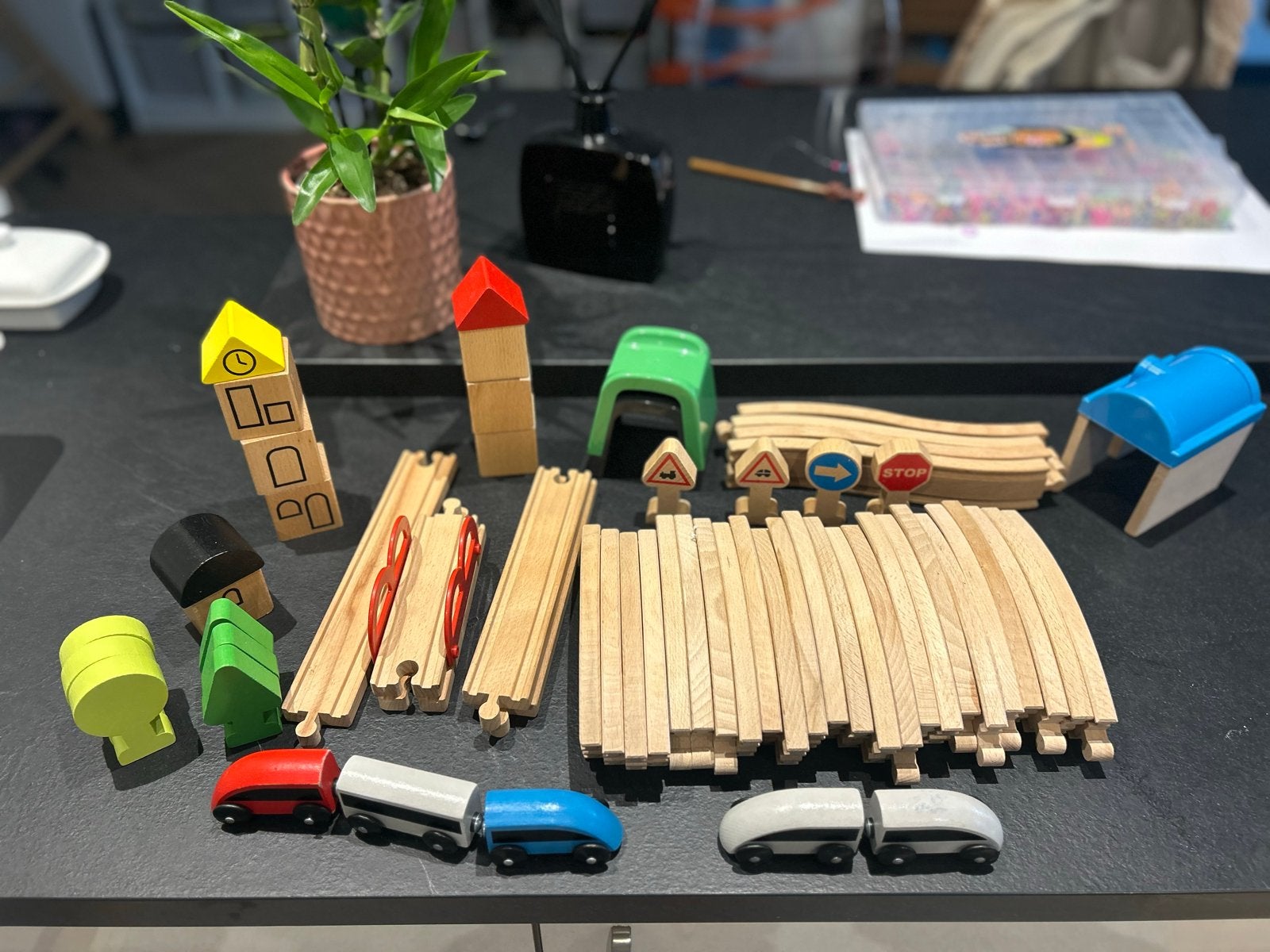 Houten Treinset met Accessoires en Treinen, Ophalen of Verzenden, Gebruikt, Rij- of Hobbelspeelgoed