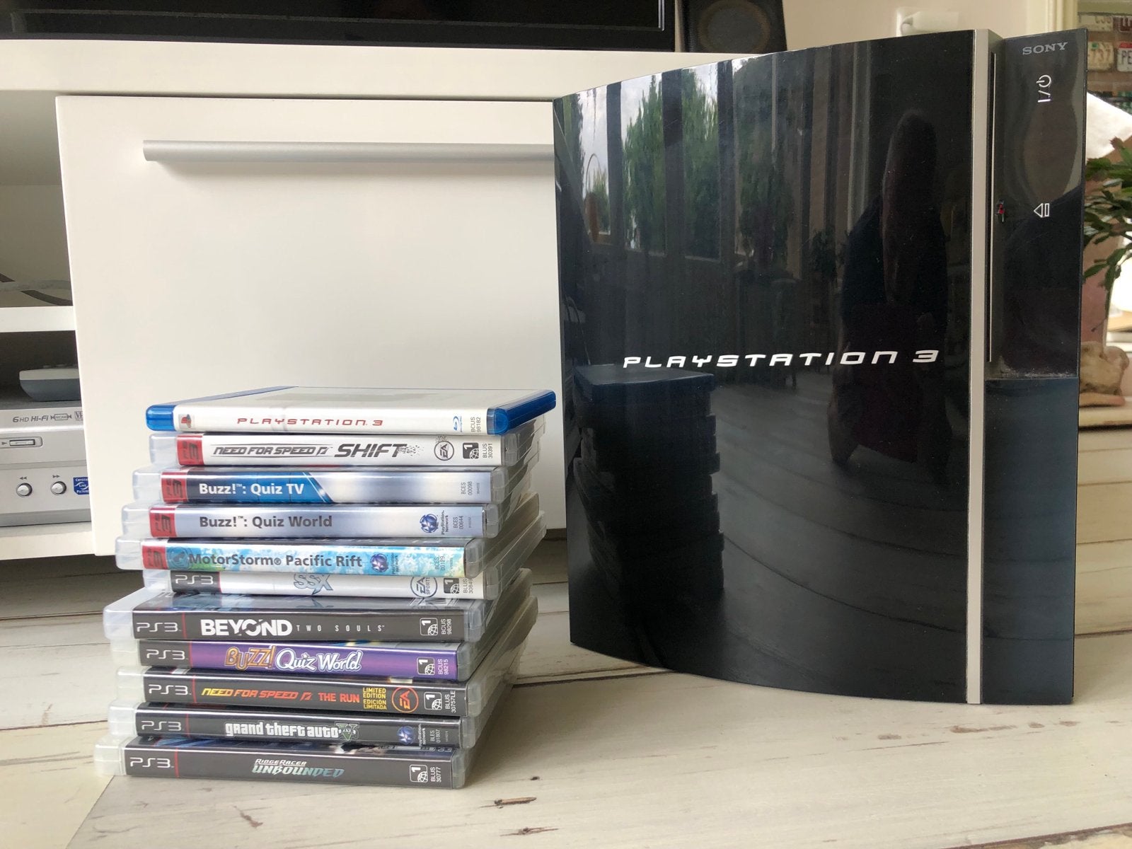 PS3 plus 10 gaames and 2 controllers, 3 spelers of meer, Ophalen of Verzenden, Zo goed als nieuw, Vanaf 3 jaar