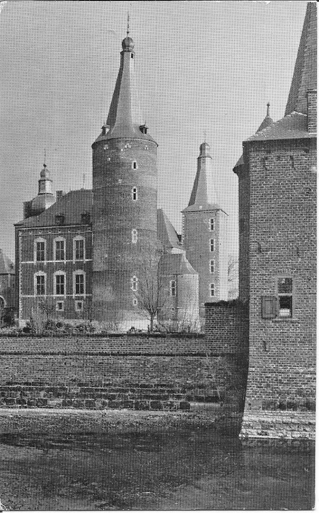 Kasteel Hoensbroek.  Brunssum., Verzamelen, Ansichtkaarten | Nederland, Ophalen of Verzenden, 1940 tot 1960, Ongelopen, Limburg