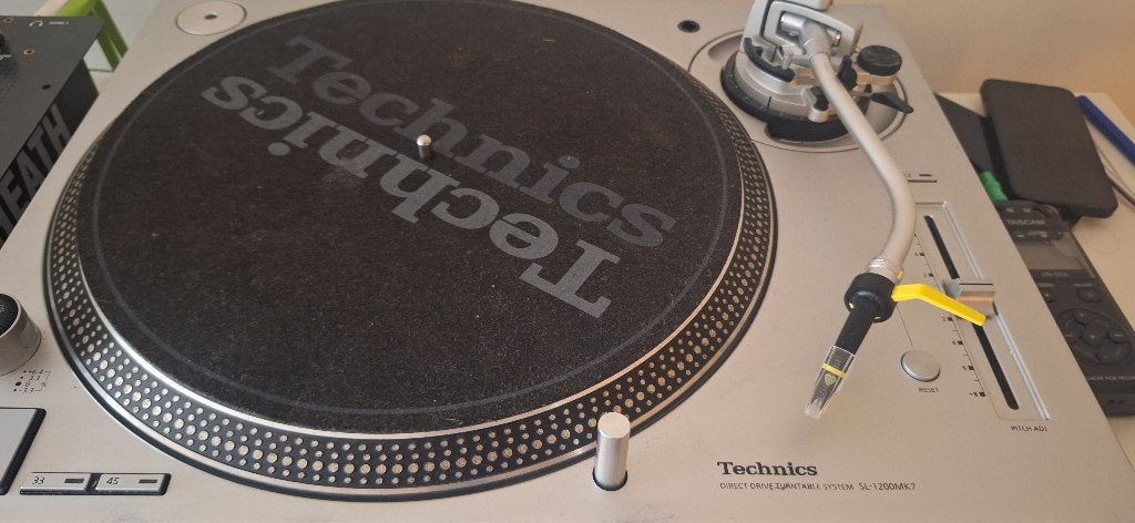 Complete DJ Setup - Technics Mk7's