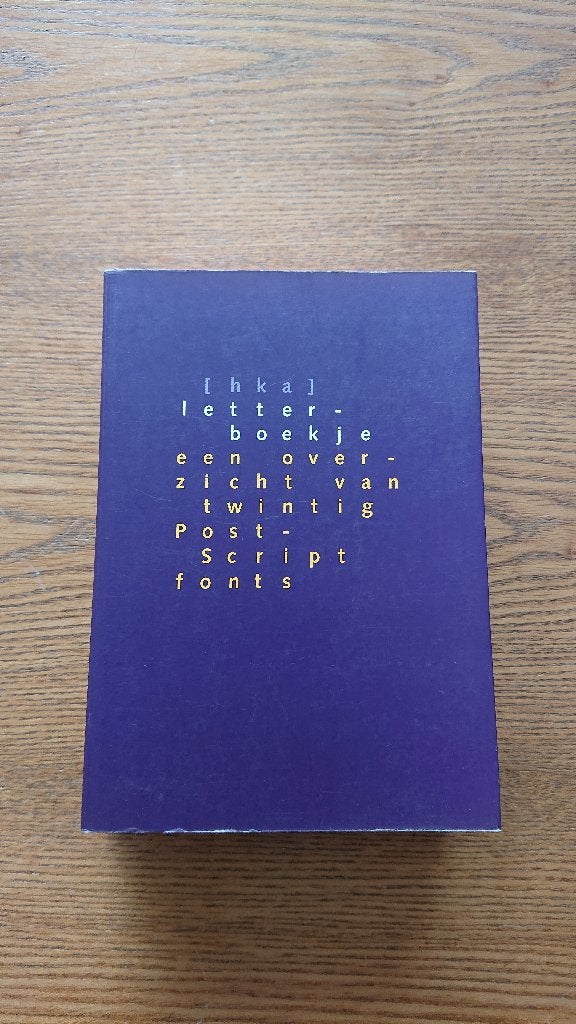 Letterboekje - een overzicht van twintig Post-Script font, Ophalen of Verzenden, Gelezen, Overige onderwerpen
