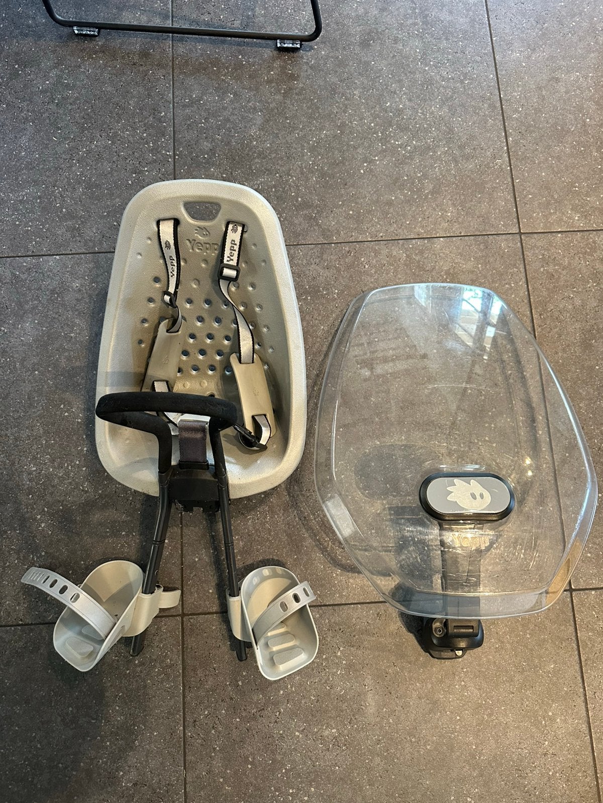 Yepp fietsstoeltje voorop plus windbeschermer, Fietsen en Brommers, Fietsaccessoires | Fietsstoeltjes, Ophalen, Gebruikt