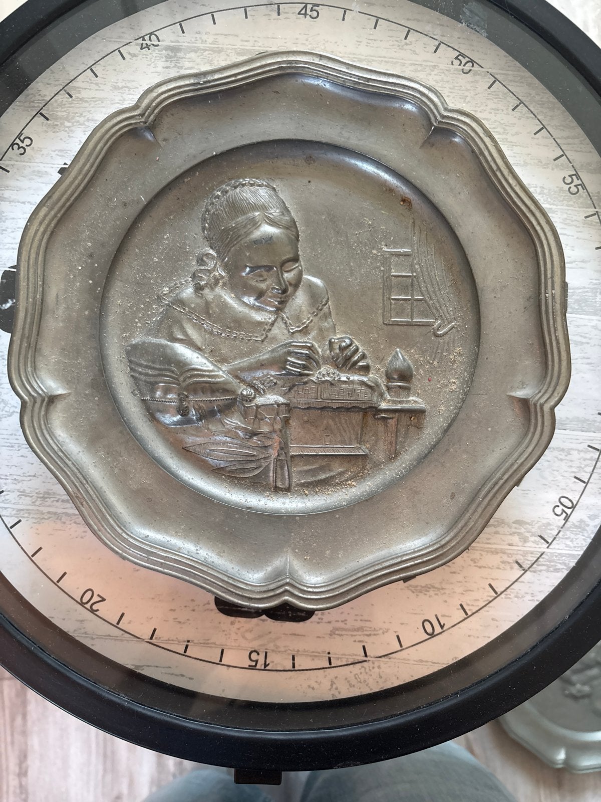 Antieke tinnen plaat met ambachtelijke afbeelding, Antiek en Kunst, Ophalen of Verzenden