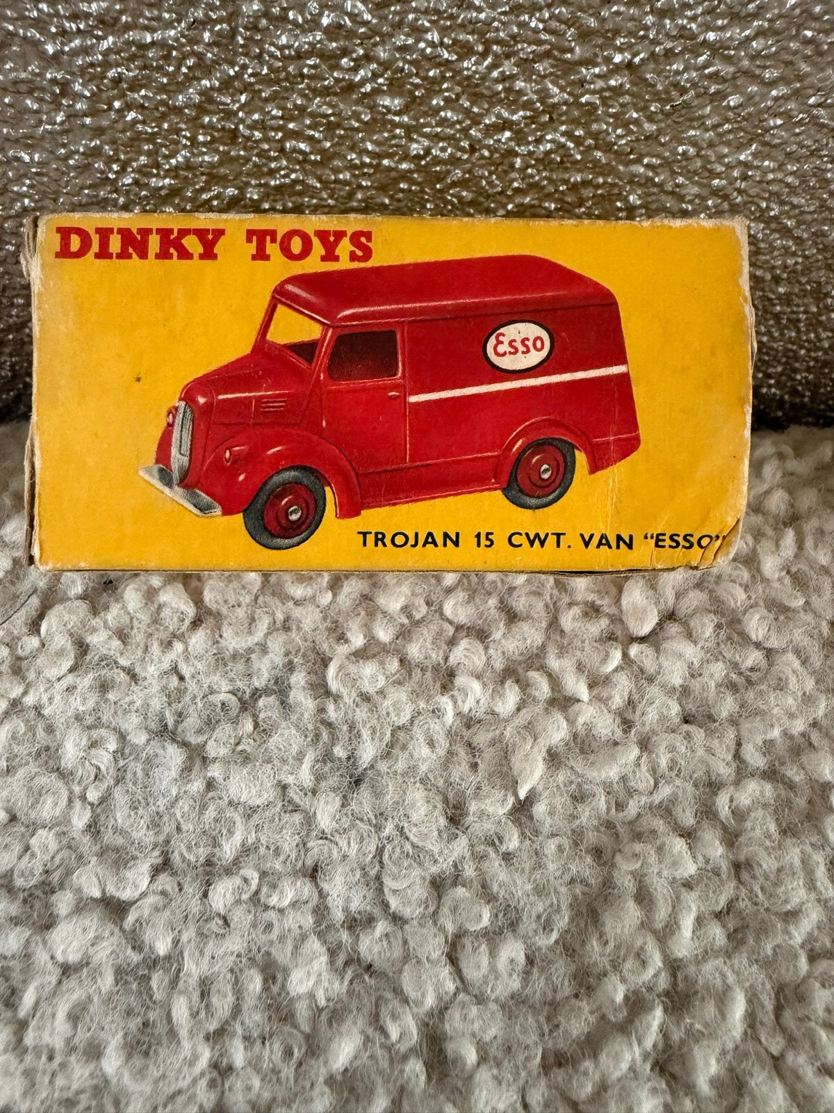 Dinky Toys Trojan 15 CWT Van "Esso" met originele doos, Ophalen of Verzenden, Gebruikt