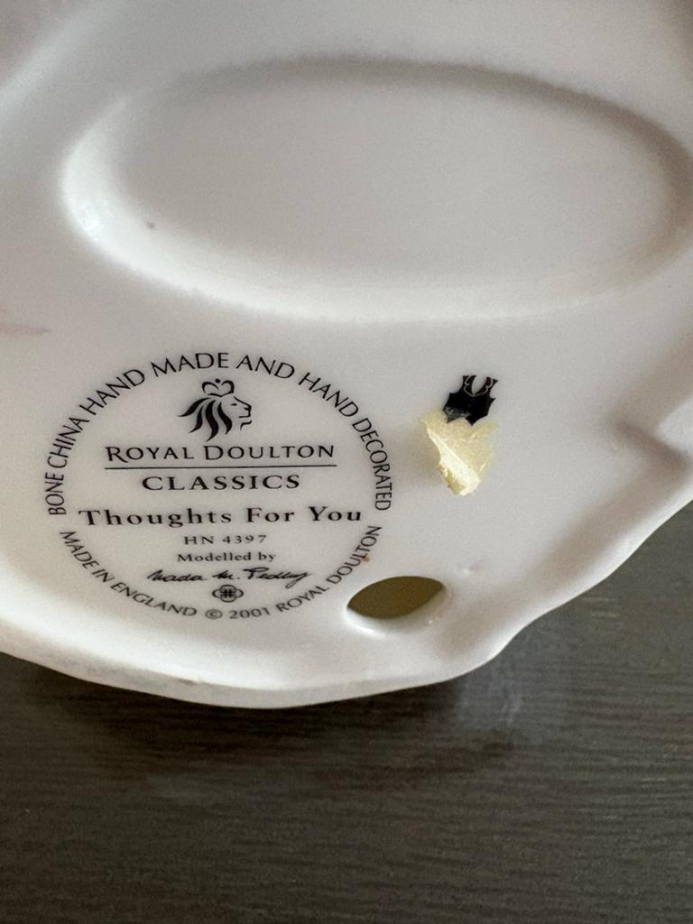 Royal Doulton Beeldje "Thoughts For You" HN 4397, Verzamelen, Ophalen of Verzenden, Zo goed als nieuw, Porselein, Beeldje(s)