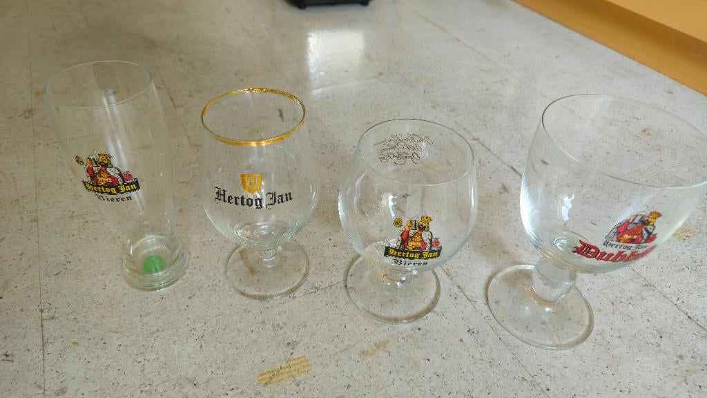 Diverse Hertog Jan glazen 9 verschillende, Ophalen of Verzenden, Zo goed als nieuw, Bierglas