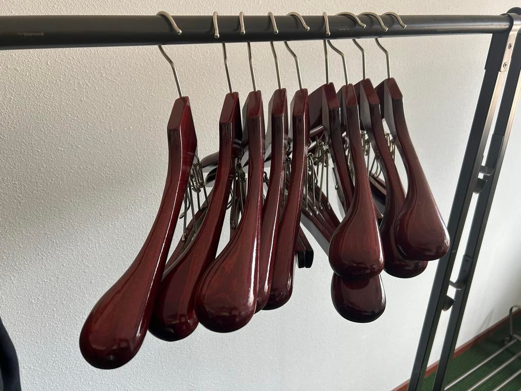 Luxe Houten Kledinghangers met Broekenklem - Set van 10, Kleding | Dames, Kledinghangers, Ophalen, Zo goed als nieuw, Hout, Volwassenen