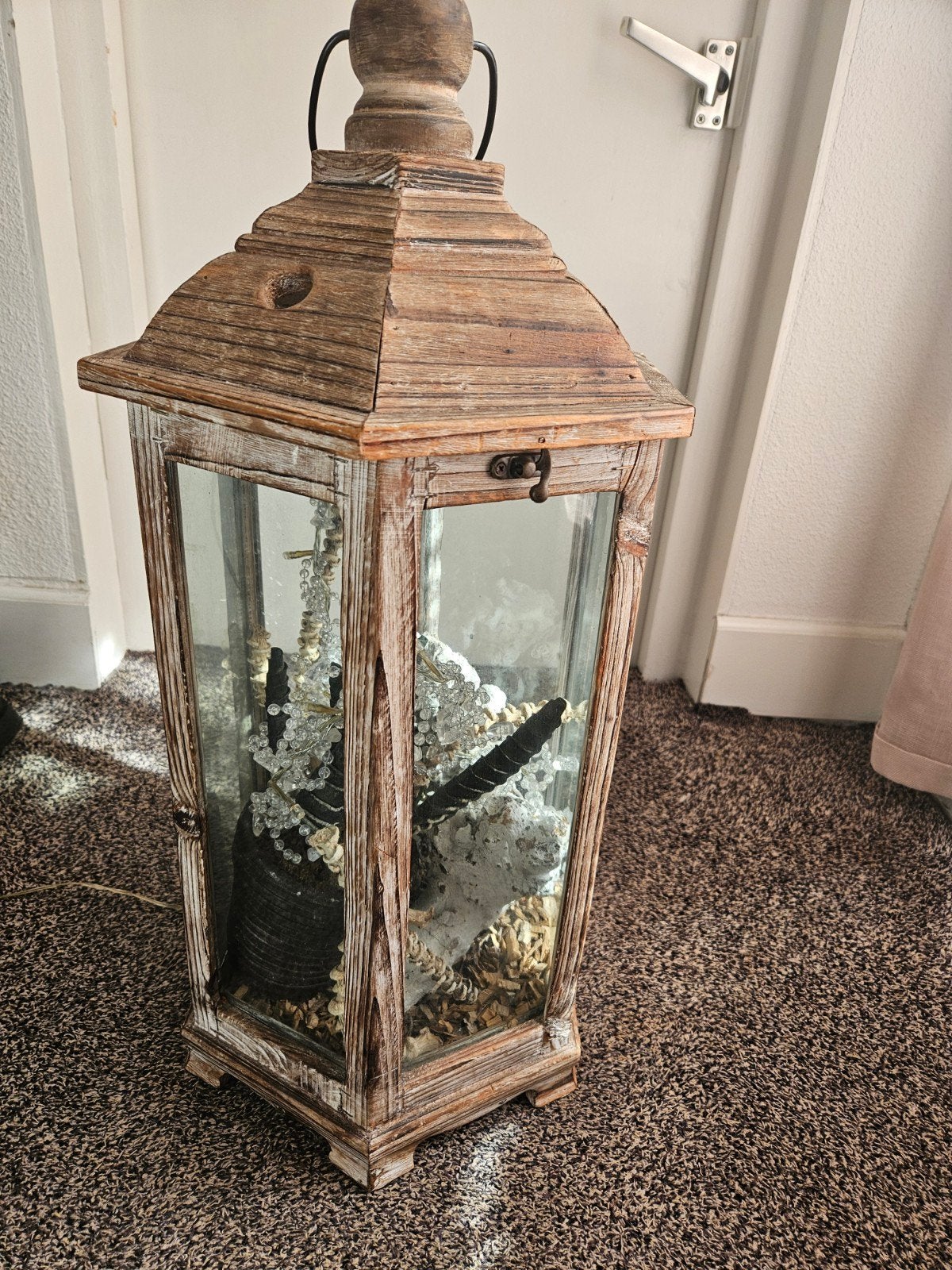 Decoratieve houten lantaarn met glazen panelen, Ophalen of Verzenden, Gebruikt, Rustiek, Bohemien, Strandhuis