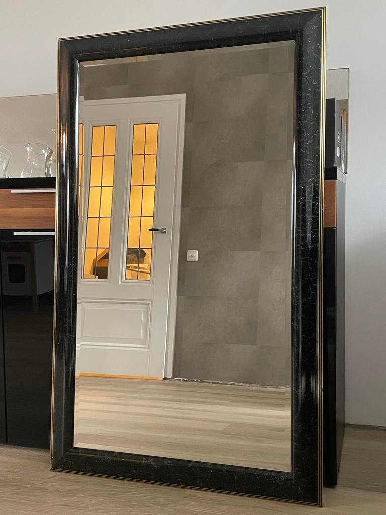 Grote spiegel met gouden rand, Huis en Inrichting, Woonaccessoires | Spiegels, Ophalen of Verzenden, Zo goed als nieuw, 150 tot 200 cm