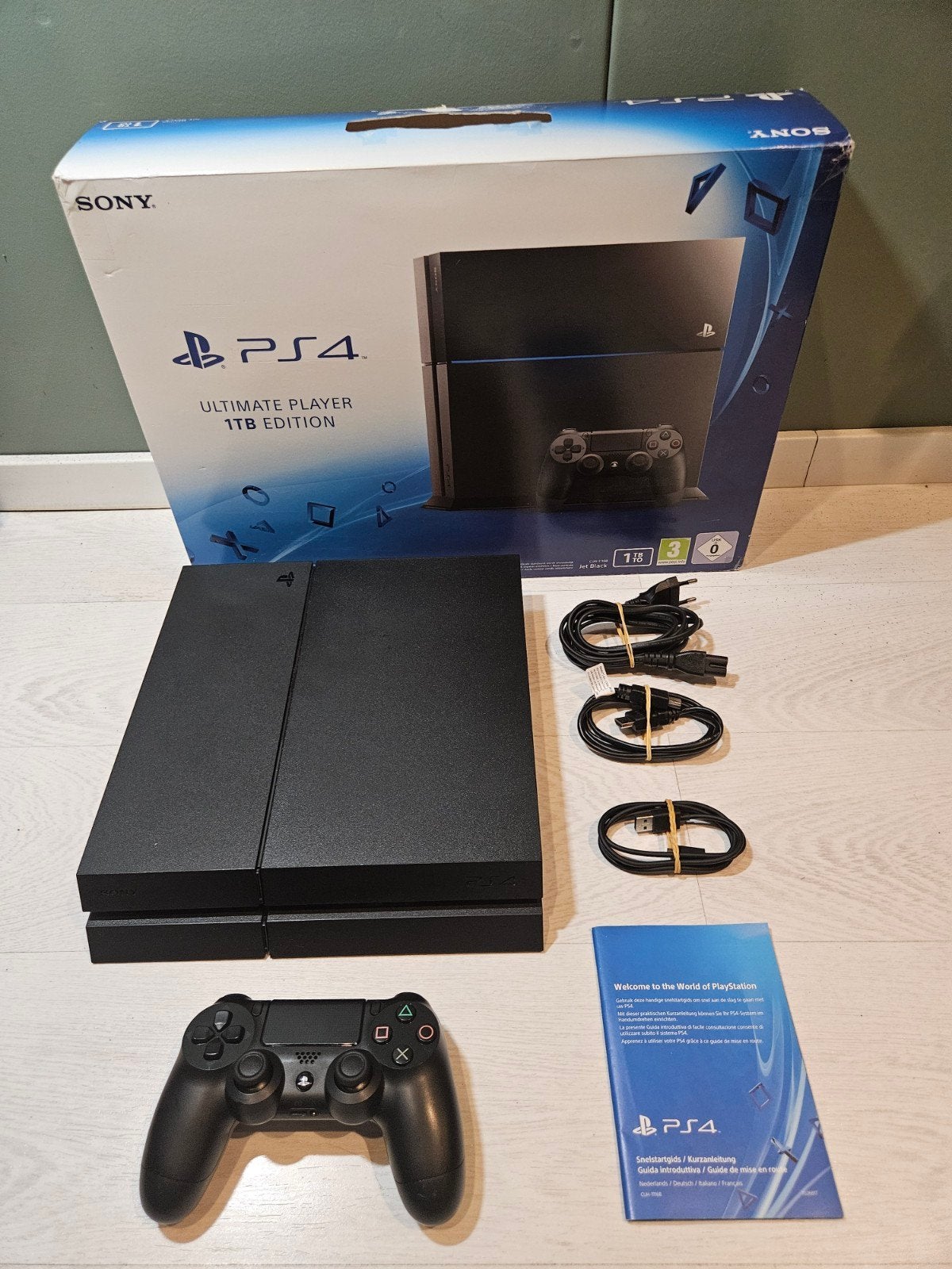 Sony PlayStation 4 - 1TB CIB FW 8.03, Ophalen of Verzenden, Zo goed als nieuw, 1 TB, Met 1 controller