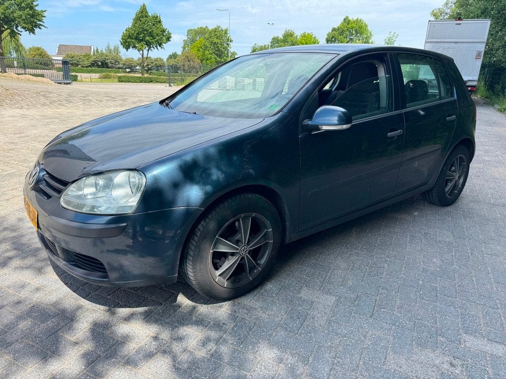 Volkswagen Golf 1.6 FSI Turijn, Auto's, Volkswagen, Voorwielaandrijving, Gebruikt, Zwart, 4 cilinders