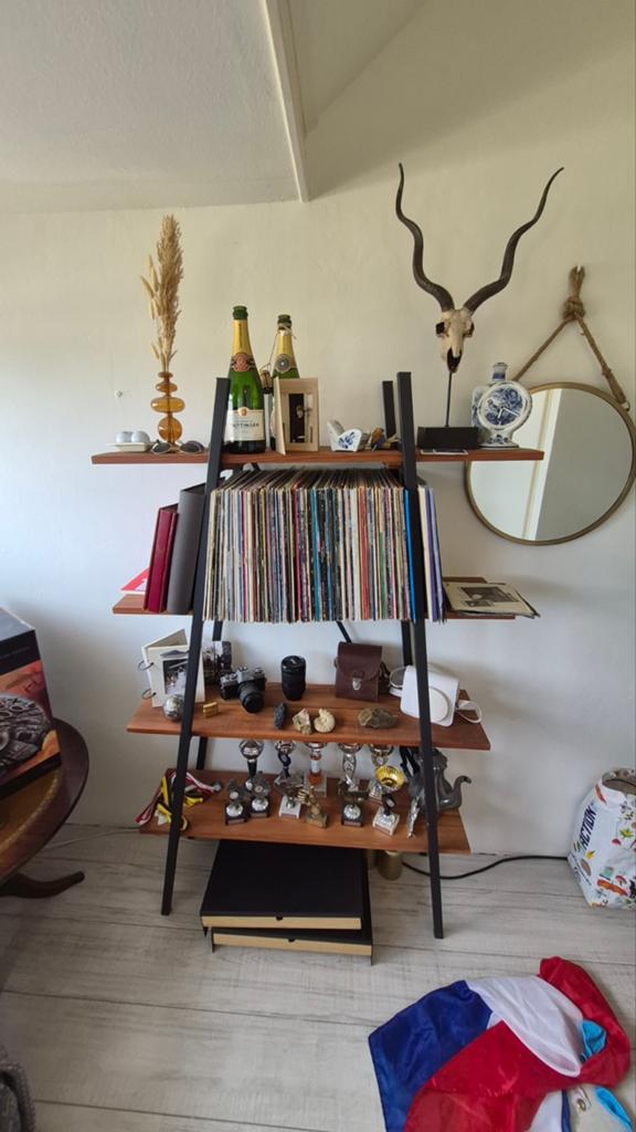 Stijlvolle open kast met 4 planken - ideaal voor vinyl, Huis en Inrichting, Kasten | Overige, Ophalen, Zo goed als nieuw