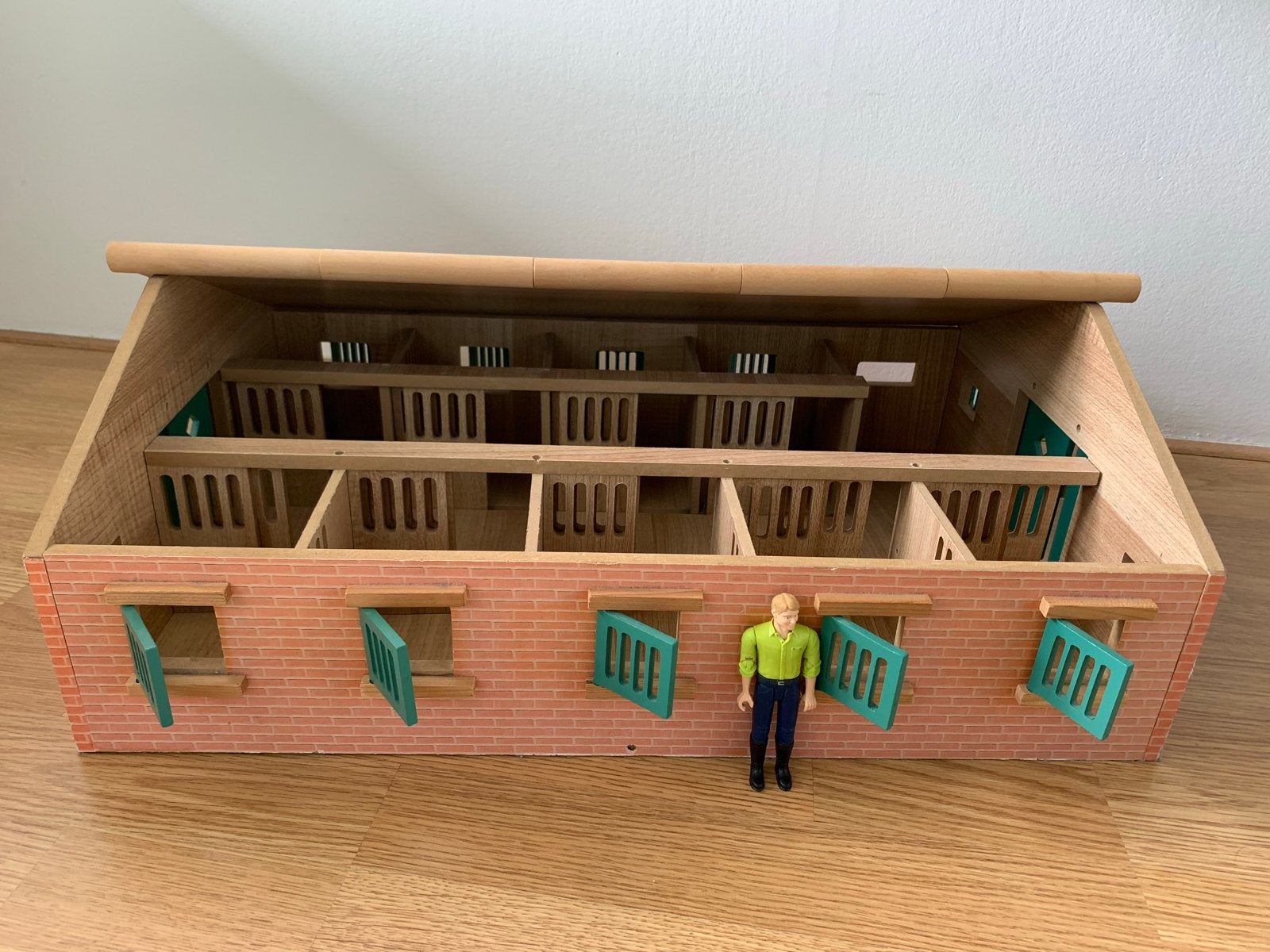Globe kids speelgoed paardenstal met 8 boxen, Ophalen, Gebruikt, Overige typen
