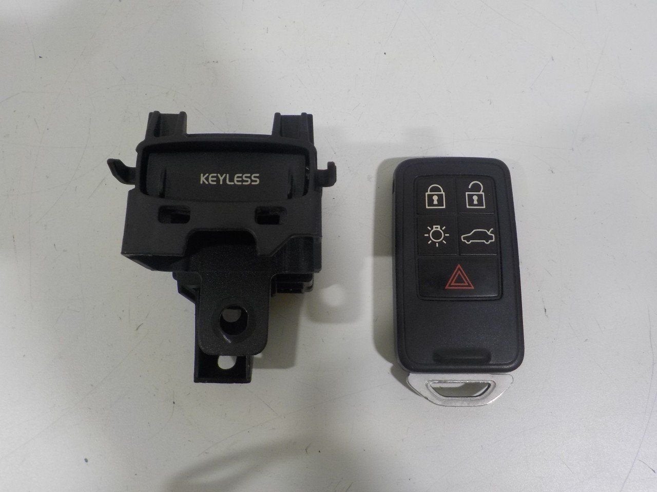 Contactslot + sleutel Volvo V40, Onderdelen@venauto.nl, Van der Ven Autorecycling B.V., Gebruikt, Ettenseweg 76, 4706 PB Roosendaal, The Netherlands