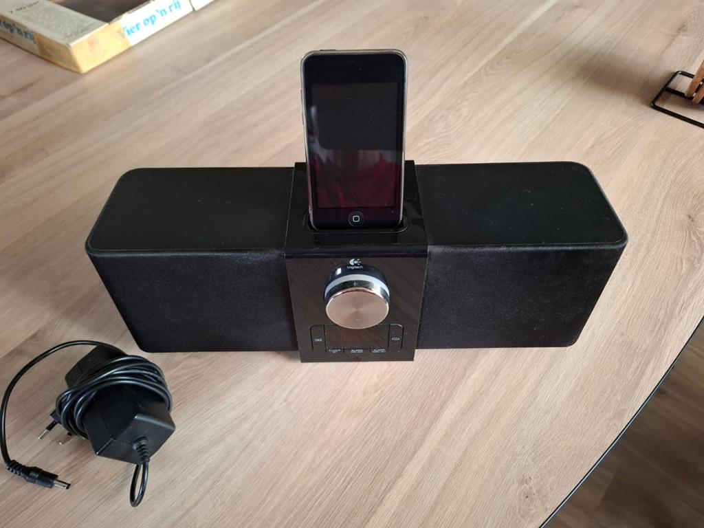 Logitech iPod Dock met iPod Touch 8GB, Gebruikt, Touch, Zwart, Ophalen of Verzenden