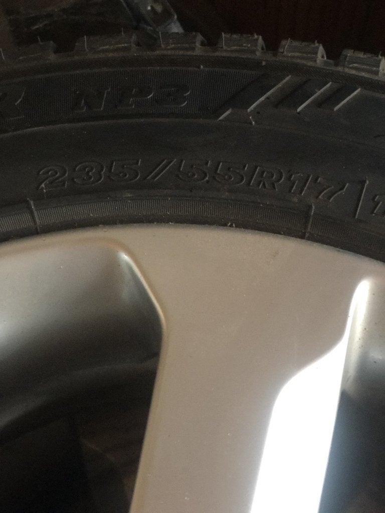 Winterbanden Volvo  Spijkerbanden!, Ophalen, Gebruikt, Banden en Velgen, 17 inch
