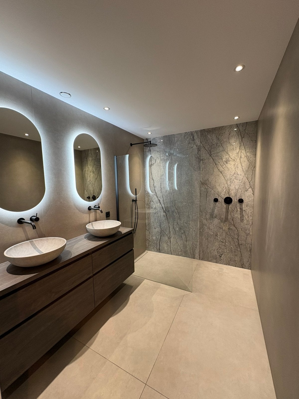 Grote tegels badkamer, Doe-het-zelf en Verbouw, Tegels, Nieuw, Wandtegels, Overige materialen, 60 cm of meer, 60 cm of meer, 10 m² of meer