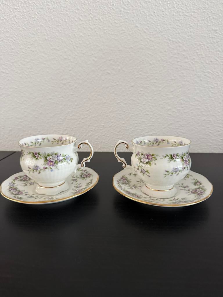 Elizabethan koffie mokjes met schotel, Antiek en Kunst, Ophalen of Verzenden